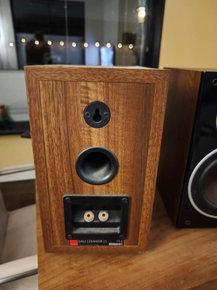Dali Zensor 1 Speakers - Zo goed als nieuw!, Audio, Tv en Foto, Luidsprekers, Zo goed als nieuw, Front, Rear of Stereo speakers