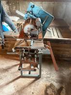 Oude machine om gaten in metaal te boren, Doe-het-zelf en Verbouw, Gereedschap | Boormachines, Ophalen, Gebruikt, 600 watt of meer