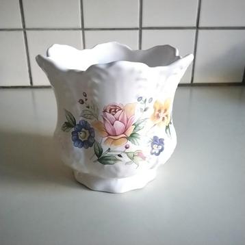 Engelse bloempot beschikbaar voor biedingen