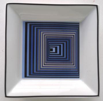 Victor Vasarely Vonal Porcelain Tray 2019 beschikbaar voor biedingen