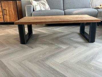 Salontafel van Teak hout beschikbaar voor biedingen