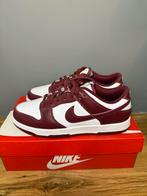 Nike Dunk Low Team Red - Maat 41 Nieuw, Kleding | Heren, Schoenen, Overige kleuren, Nieuw, Ophalen of Verzenden, Sneakers of Gympen