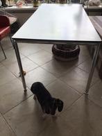 Zware eettafel, chrome poten en ktasvrij blad., Huis en Inrichting, Tafels | Eettafels, Ophalen, Gebruikt, Heeft een modern uiterlijk