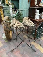 Ijzeren tafeltje vintage,brocant,tuin, Tuin en Terras, Tuinsets en Loungesets, Zo goed als nieuw, X, Ophalen, 2 zitplaatsen