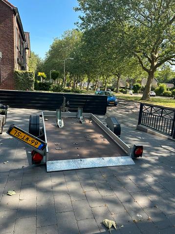 TE HUUR Humbaur afzinkbare motortrailer voor 2 zware motoren beschikbaar voor biedingen