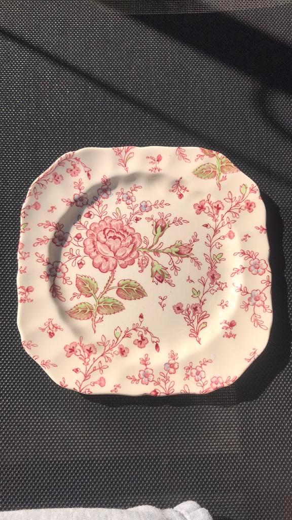 Bord, schaal - Johnson Brothers Rose Chintz, Antiek en Kunst, Antiek | Schalen, Ophalen of Verzenden