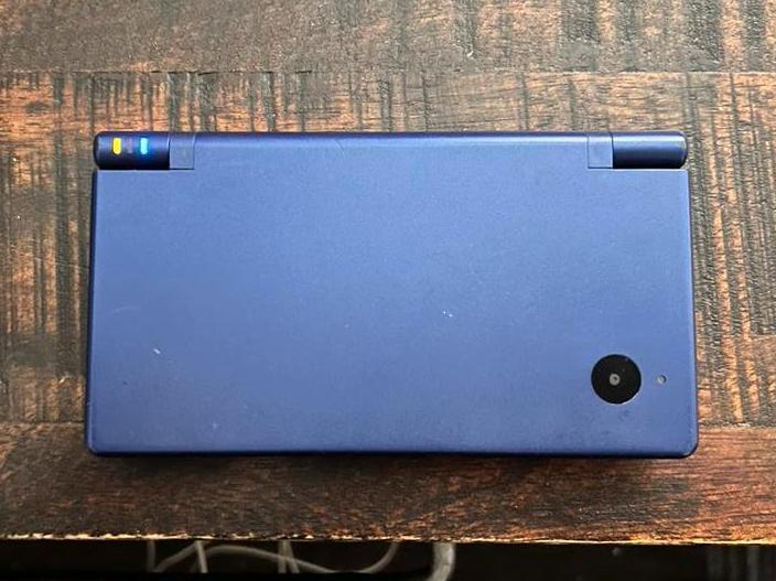 Nintendo DSi + Mario Bescherm Hoes, Spelcomputers en Games, Spelcomputers | Nintendo DS, Zo goed als nieuw, Dsi, Blauw, Met beschermhoes of tas