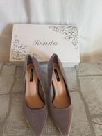 Gave grijze veloerse pumps. Mt 35+36+37+38+39+40. Merk Renda, Pumps, ., Nieuw, Ophalen of Verzenden