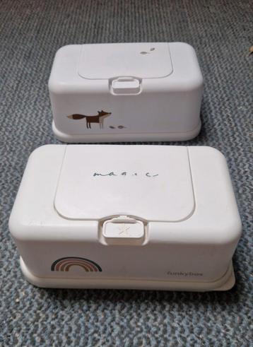 Twee leuke doekjesdoosjes beschikbaar voor biedingen