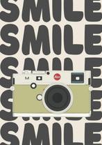 Retro look ‘Smile’ poster - Leica camera - A3 €19,95, Rechthoekig Staand, Nieuw, Ophalen of Verzenden, A1 t/m A3
