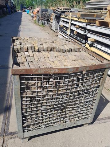 27 - IJsselstenen, klinkers, straatstenen beschikbaar voor biedingen