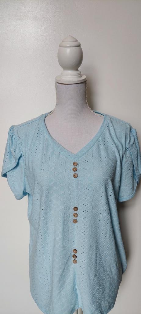 Top: Lichtblauwe top met knoopjes, Shein, maat XL, Kleding | Dames, Tops, Zo goed als nieuw, Maat 46/48 (XL) of groter, Blauw