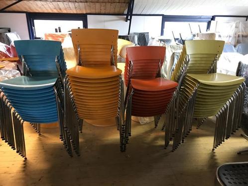 Partij 53 stapelbare Thonet S270 S 270 design stoelen, Huis en Inrichting, Stoelen, Gebruikt, Vijf, Zes of meer stoelen, Ophalen