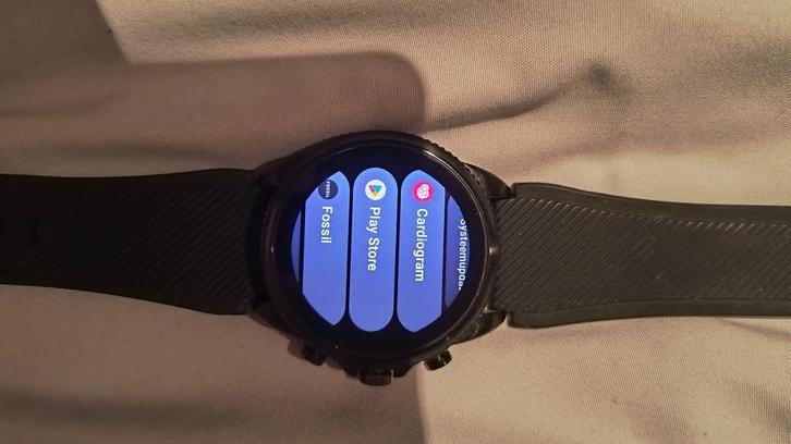 Fossil Gen 6 Smartwatch – Heren  + Oplader, Sieraden, Tassen en Uiterlijk, Smartwatches, Zo goed als nieuw, Android, Zwart, Calorieverbanding