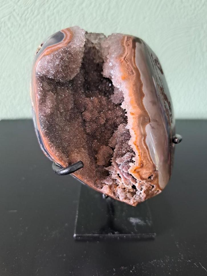 Galaxy amethist met agaat op standaard, Verzamelen, Mineralen en Fossielen, Mineraal, Ophalen of Verzenden