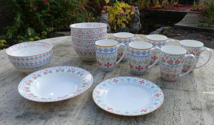 Froukje Servies Mokken Schaaltjes Ontbijtbord en Diepbord, Huis en Inrichting, Keuken | Servies, Nieuw, Bord(en), Wedgwood, Porselein