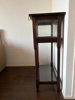 Kastje vitrine bruin, Huis en Inrichting, Woonaccessoires | Zuilen en Pilaren, Ophalen, Zo goed als nieuw