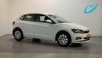 Volkswagen Polo 1.0 TSI Comfortline Parkeersensoren Navigati, Auto's, Voorwielaandrijving, Gebruikt, Met garantie (alle), Traction-control