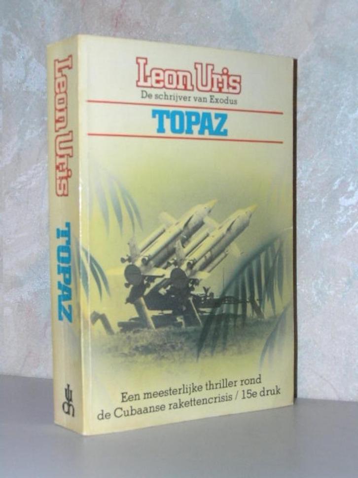 Leon Uris - Topaz (Hollandia pocket), Boeken, Romans, Gelezen, Ophalen of Verzenden