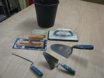 Metselgereedschappen zie foto's beschikbaar voor biedingen