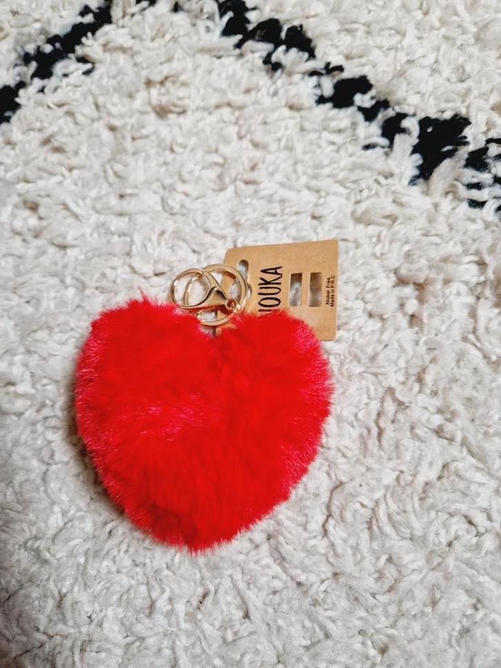 Nieuw leuke sleutelhanger rood hart, Verzamelen, Sleutelhangers, Nieuw, Knuffel of Figuurtje, Ophalen of Verzenden