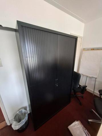 Kantoor kast met roldeur beschikbaar voor biedingen