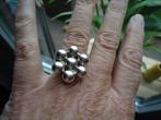 mooie echt zilveren ring met 7 halve bolletjes m17,5 gemerkt, Sieraden, Tassen en Uiterlijk, Ringen, Ophalen of Verzenden, Zo goed als nieuw