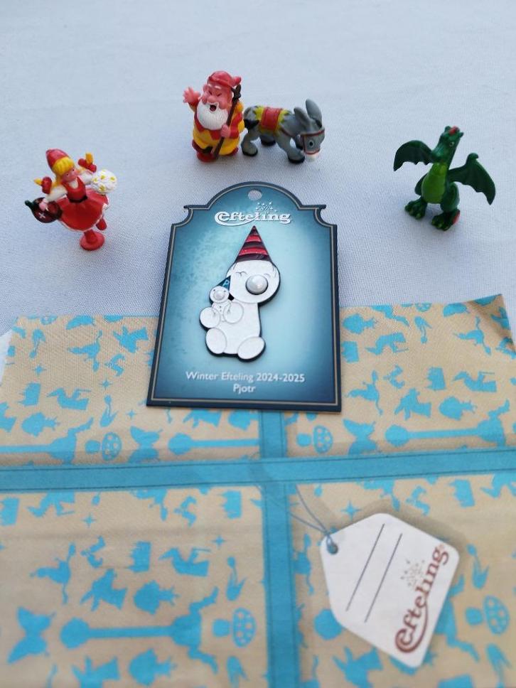 Efteling pin Winter 2024 - 2025 Pjotr met kleine Pjotr, Verzamelen, Efteling, Nieuw, Button of Speldje, Ophalen of Verzenden