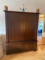 Grote houten kast, Ophalen