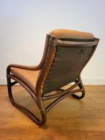 Vintage rotan fauteuil met leren kussens uit 1970, Huis en Inrichting, Fauteuils, Ophalen, Gebruikt, 75 tot 100 cm, Leer