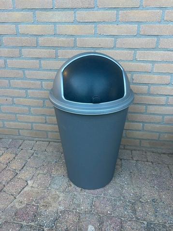 Afvalemmer van kunststof 40 liter beschikbaar voor biedingen