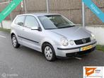 Volkswagen Polo 1.4-16V Highline AUTOMAAT/NAP/AIRCO/NWE APK, Auto's, Gebruikt, Origineel Nederlands, Bedrijf, 48 €/maand