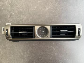 Lexus IS 300H dashboard unit beschikbaar voor biedingen