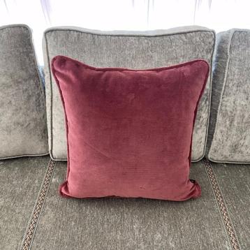 Dry rose Velvet kussenhoes beschikbaar voor biedingen