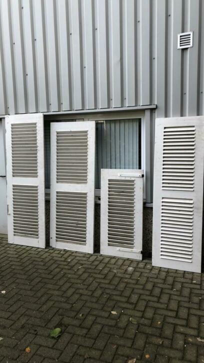 Set van 16 antieke Louvre raamluiken of louvreluiken, Doe-het-zelf en Verbouw, Deuren en Horren, Zo goed als nieuw, Overige typen