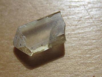 min. 3x ruwe edelsteenpunt GELE APATIET (6) beschikbaar voor biedingen