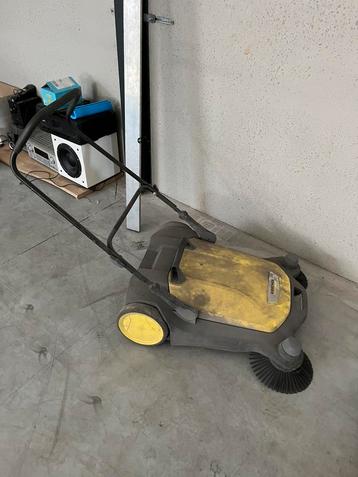 Z.g.a.n. Kärcher veegwagen  beschikbaar voor biedingen