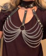 Lederlook harnas met kettingkjes, Kleding | Dames, Verzenden, Nieuw, Overige thema's, Accessoires