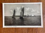 In den Wedstrijd. Aalsmeer. Jaren 30., Ophalen of Verzenden, Gebruikt, Zeilboot, Kaart, Foto of Prent