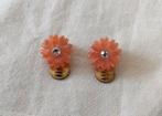 Vintage jaren '60 oranje kunststof bloem clips met strass., Sieraden, Tassen en Uiterlijk, Oorbellen, Ophalen of Verzenden, Zo goed als nieuw