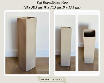 Tall Beige/ Brown Vase beschikbaar voor biedingen