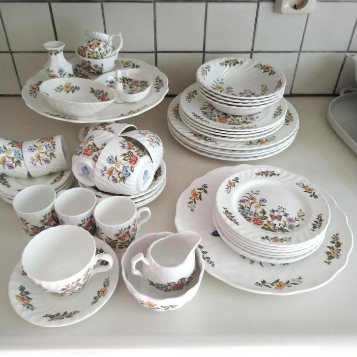 Engels aynsley  cottage garden uitgebreid servies, Antiek en Kunst, Antiek | Servies compleet, Ophalen