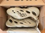Yeezy FOAM RNR Stone Salt 44,5, Sandalen, Overige kleuren, Nieuw, Ophalen of Verzenden
