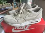 air Max 1 suede and gold, Nike, Ophalen of Verzenden, Zo goed als nieuw, Sneakers of Gympen