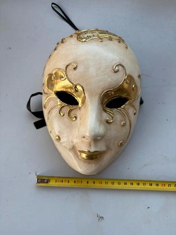 (F) Venetiaans , gezichtsmasker goud-wit met muziekdetail beschikbaar voor biedingen