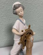 Prachtig porseleinen beeld Vintage 1985 NAO Lladro zeil boy, Verzamelen, Ophalen of Verzenden, Zo goed als nieuw, Mens