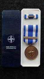 Medaille NAVO Afghanistan Resolute Support, Verzamelen, Ophalen of Verzenden, Landmacht, Nederland, Lintje, Medaille of Wings