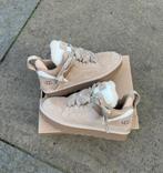 Ugg Lowmel 37 Nieuw in doos Sand, Kleding | Dames, UGG, Beige, Nieuw, Ophalen of Verzenden