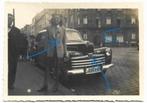 Ford 1946 oldtimer auto meisje foto, Ophalen of Verzenden, 1940 tot 1960, Zo goed als nieuw, Overige onderwerpen