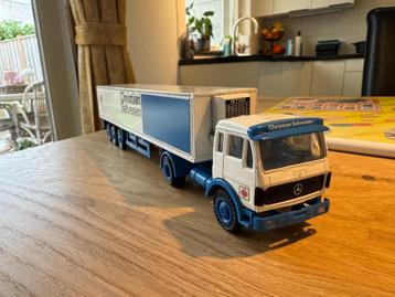 Mercedes truck met oplegger Christian Salvesen beschikbaar voor biedingen